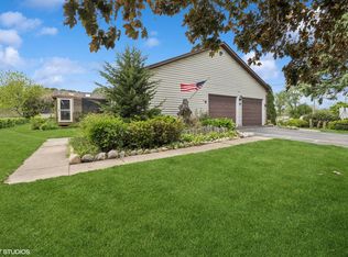 871 Hickman Ln, Woodstock, IL 60098