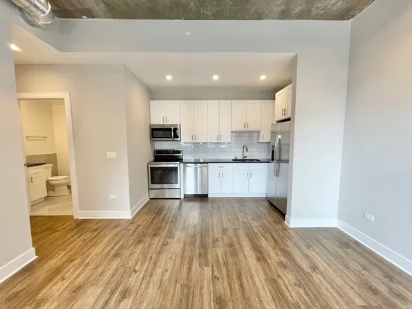 1730-35 W Greenleaf Ave #207, Chicago, IL 60626