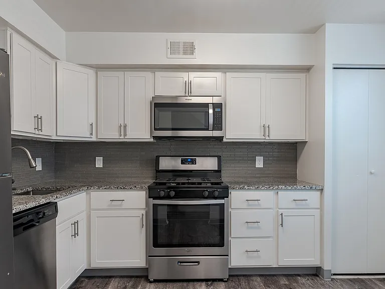 The Cascades Apartments and Townhomes — Photo 2