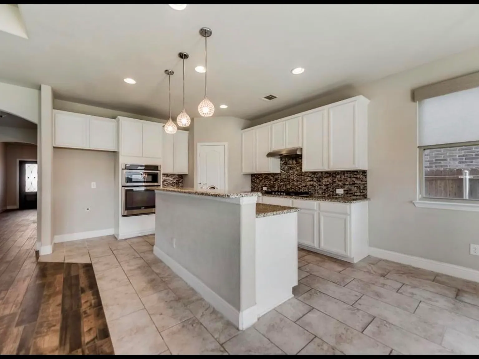 4 bed, 3.5 bath, 2850 sqft, $2,700 — Photo 4