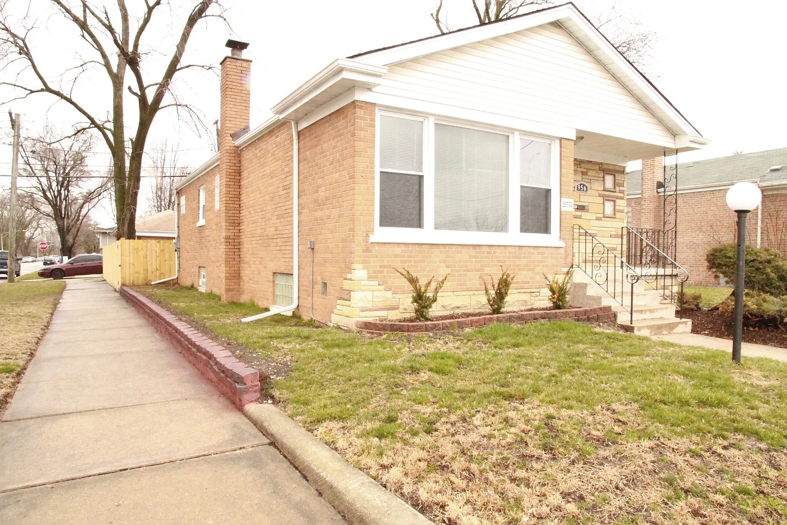 956 W 115th St photo 1