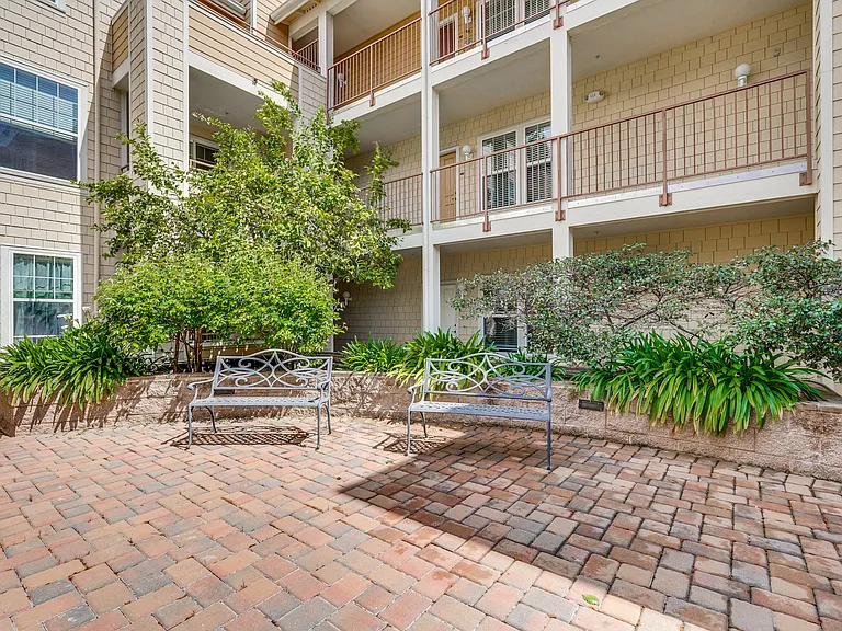 Encinal Place Apartments — Photo 9