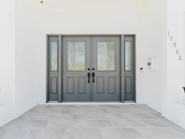 17908 Califa St — Photo 4