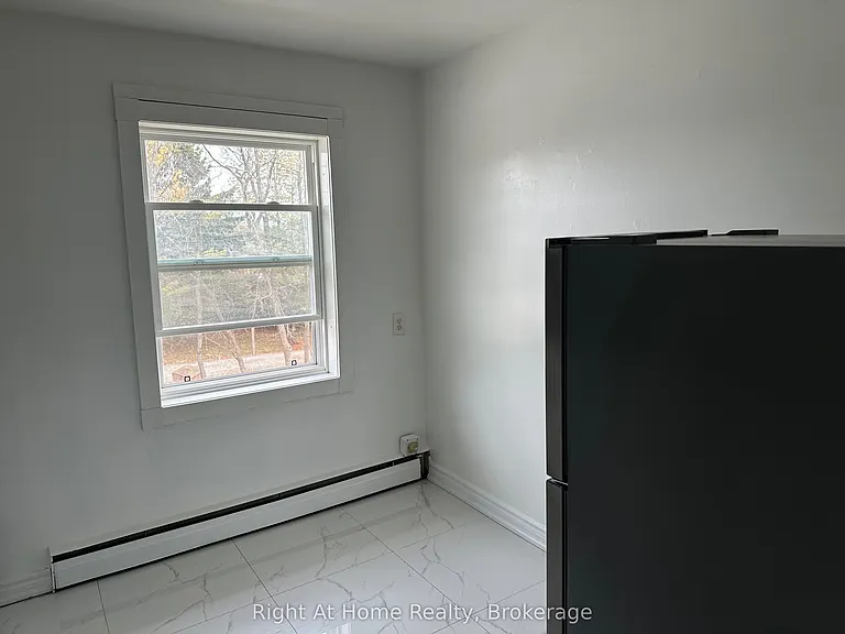 119 Rossland Rd E #4 — Photo 11