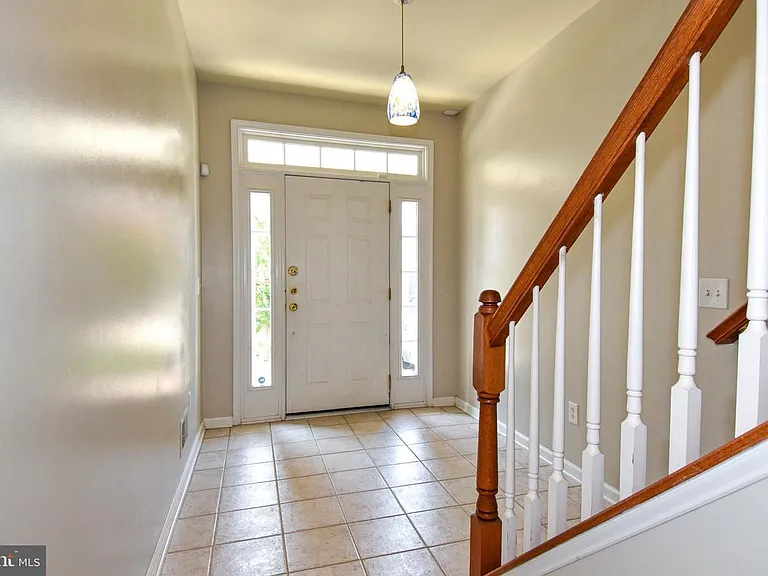 7810 Locust Leaf Ln — Photo 5