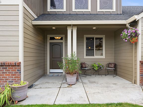 2nd image of 1403 NE 128th Cir
