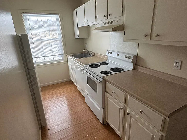 Catalina Apartments — Photo 5