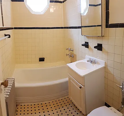 Rented by Smart NY Realty LLC | media 1