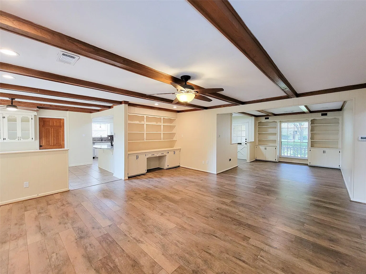 3 bed, 2.0 bath, 1933 sqft, $2,200 — Photo 2