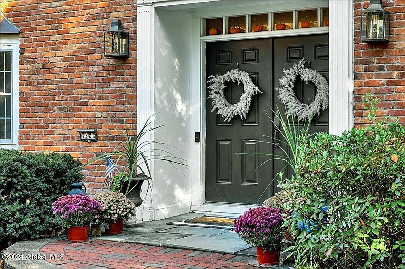 4th image of 25 Newell Court