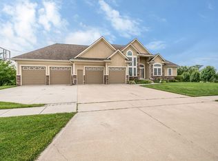 2301 NE Chevalia Ct, Grimes, IA 50111