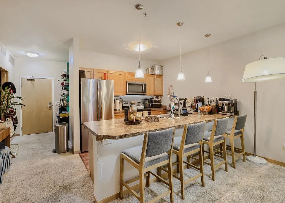 2850 Cedar Ave #202