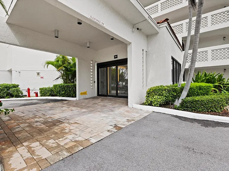 800 Jeffery St — Photo 2
