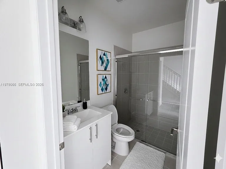 300 SE 10th Ct #300 — Photo 11