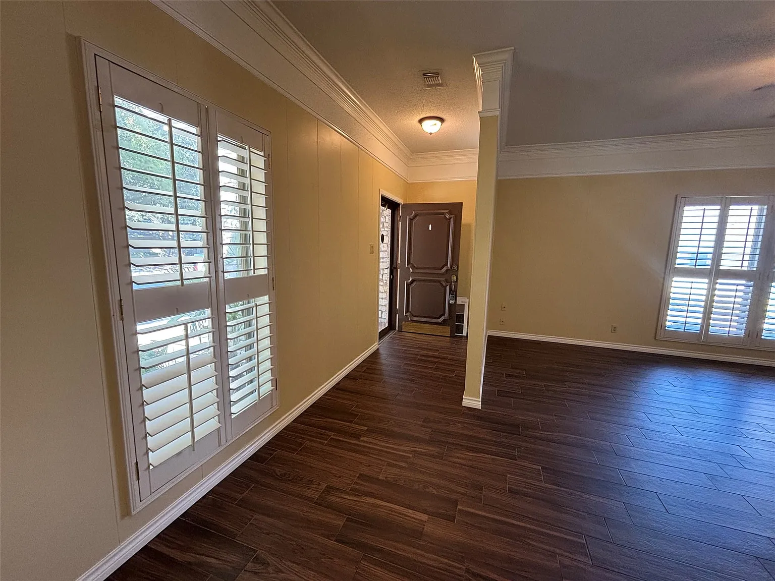 3 bed, 3.0 bath, 2573 sqft, $3,200 — Photo 4