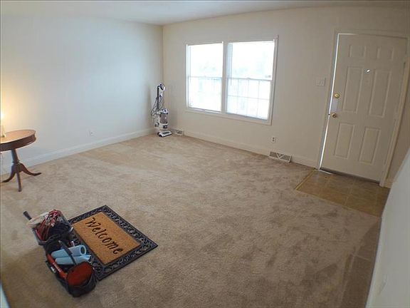 3rd image of 812 Cove Ct