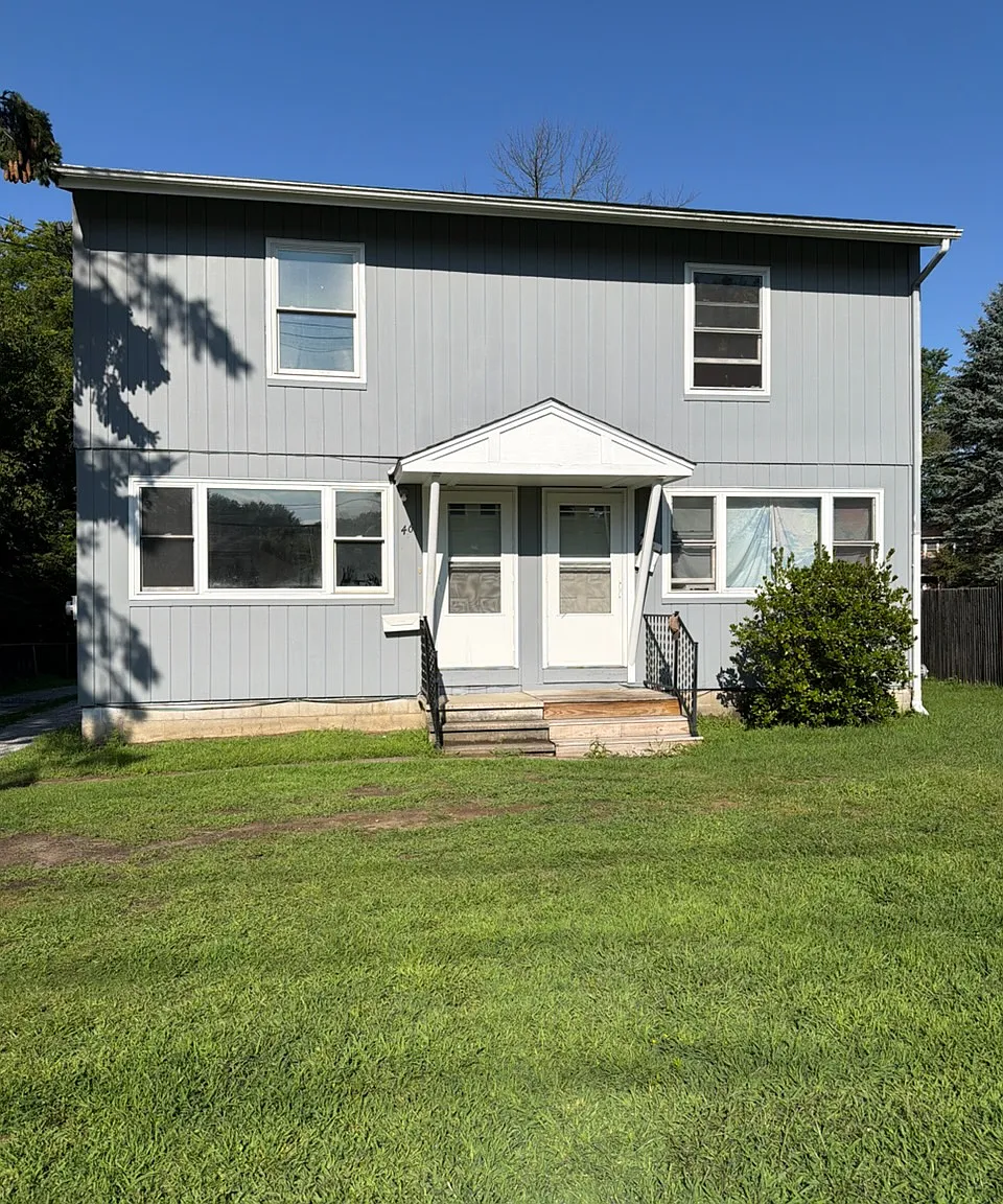 3 bed, 1.5 bath, $2,350 — Photo 1