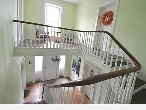 3rd image of 125 W Poplar St #C