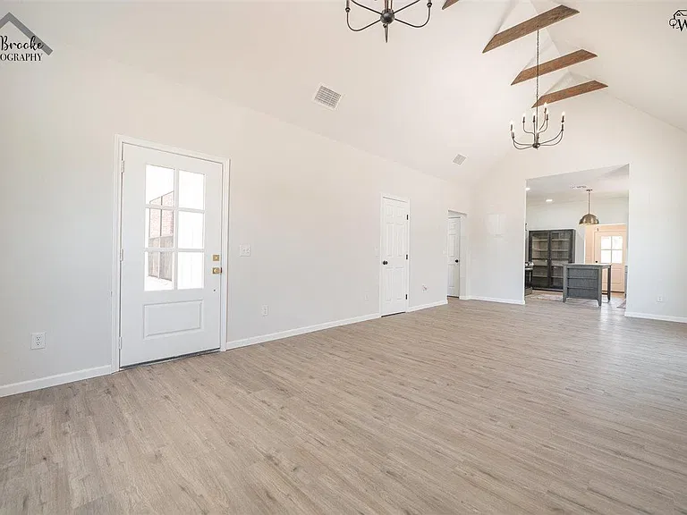 103 W Aldine St — Photo 7