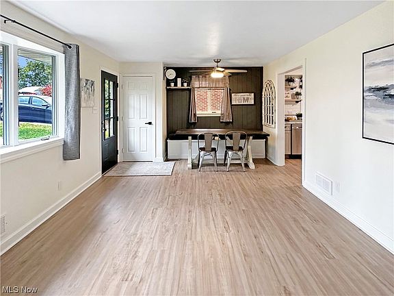 2nd image of 127 Jenny Ln
