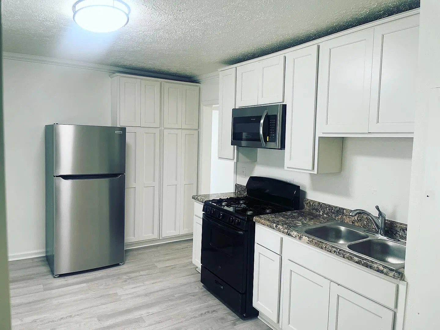 3 bed, 1.5 bath, 1136 sqft, $995 — Photo 3