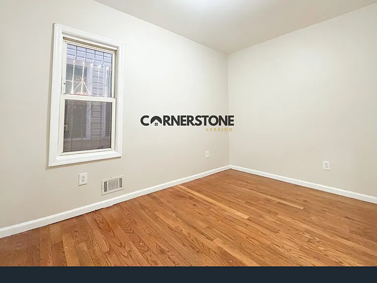 828 S 16th St — Photo 16