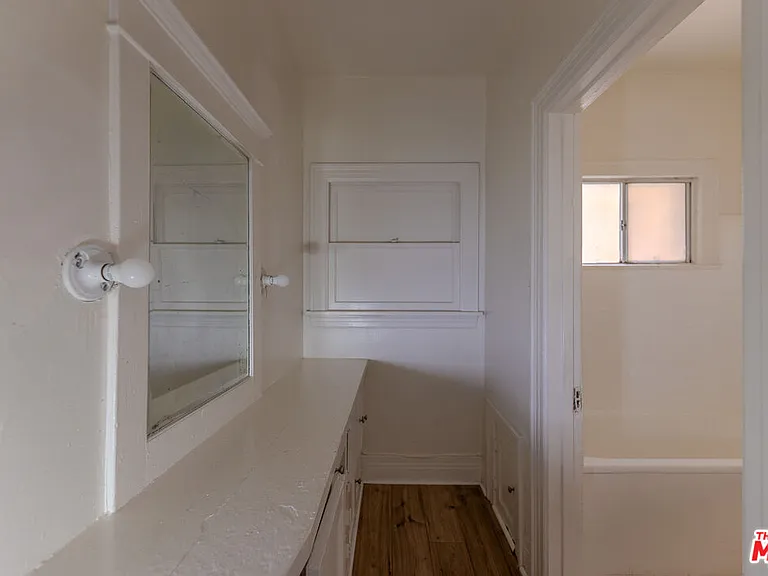 946 S Burlington Ave #212 — Photo 9