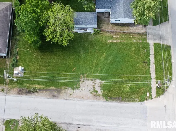 700 S Willow St, Effingham, IL 62401