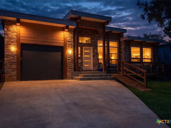 1151 Eastview Dr, Canyon Lake, TX 78133