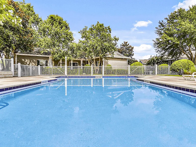 Cambridge Cove and Kathleen Pointe Apartment Homes — Photo 45