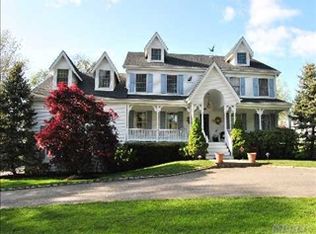 45 Cove Rd, Huntington, NY 11743