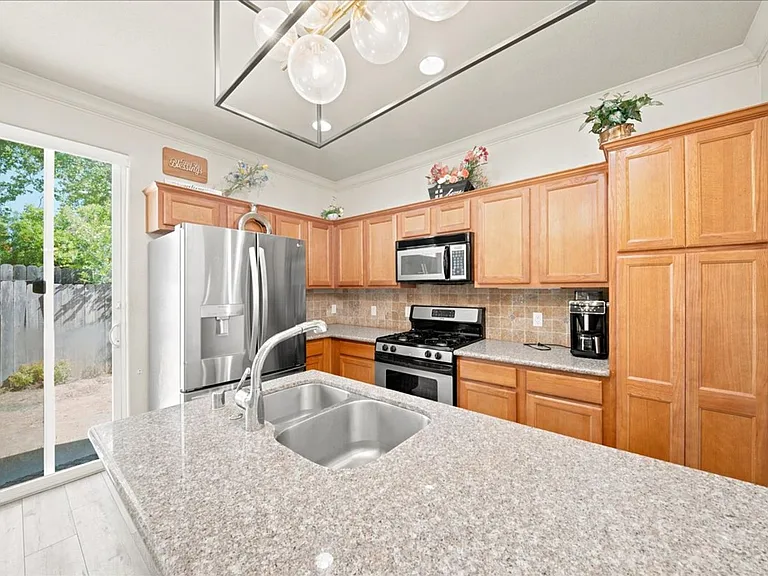 9105 Echo Point Pl — Photo 10