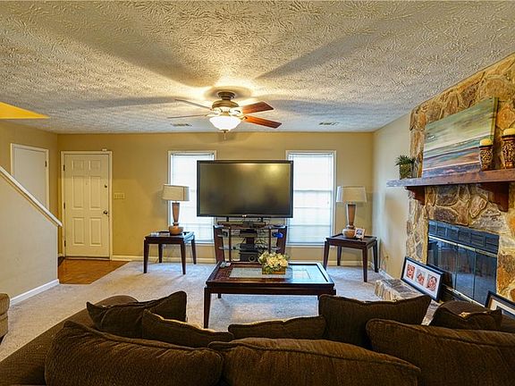 3rd image of 3898 Trenton Dr