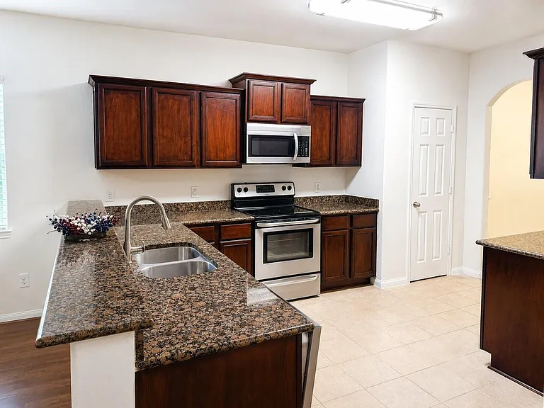 38106 N Sweetwater Cir — Photo 3