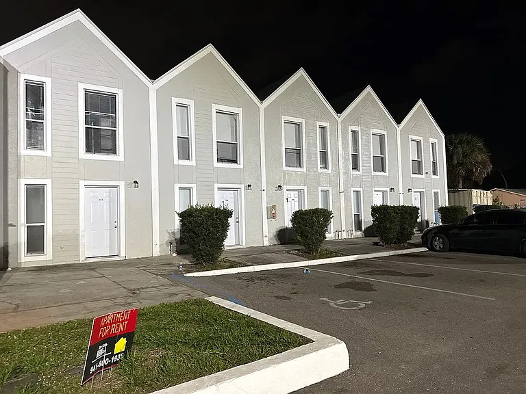 4280 Desoto Ave #305 — Photo 1