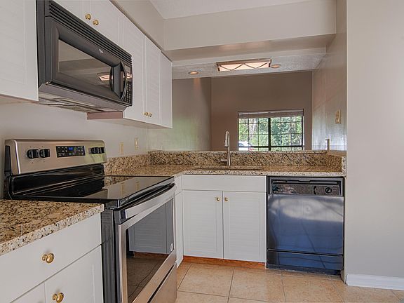4th image of 10514 N Oak Hills Pkwy APT B