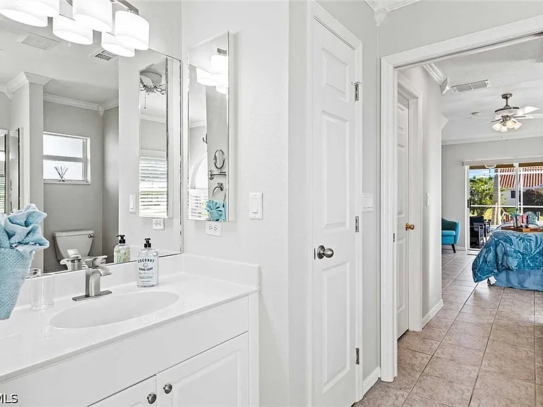 4131 SW 17th Pl — Photo 13