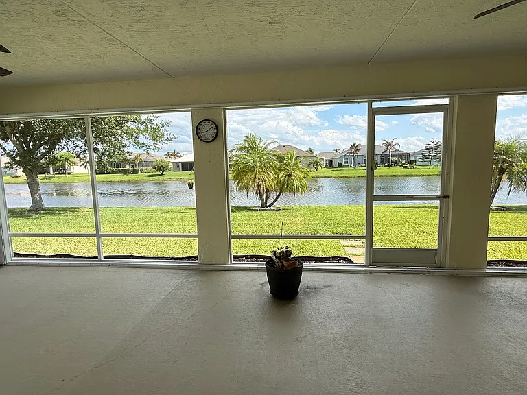 515 S Valencia Cir SW — Photo 33