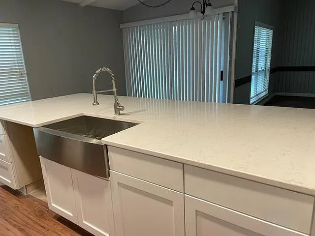 The dishwasher is not shown in the photo, but it is included.