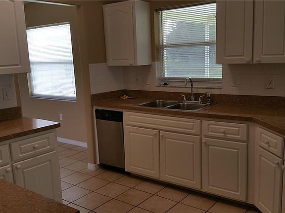 3rd image of 718 McArthur Ave
