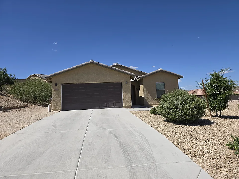 40 Cottonwood Ln