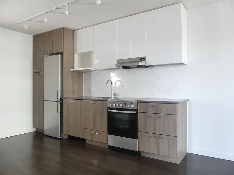 183 Georgia St E — Photo 141