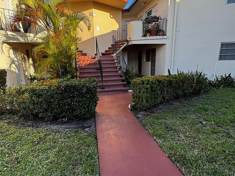 1601 NE Miami Gardens Dr #103 — Photo 1