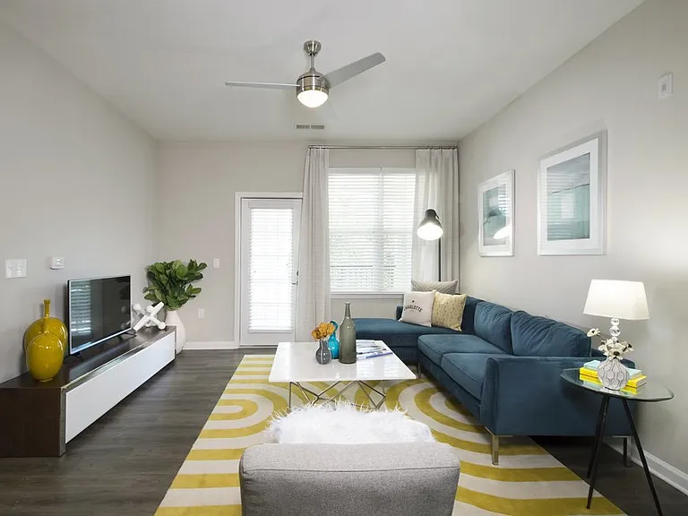 Legacy 521 Apartments — Photo 5