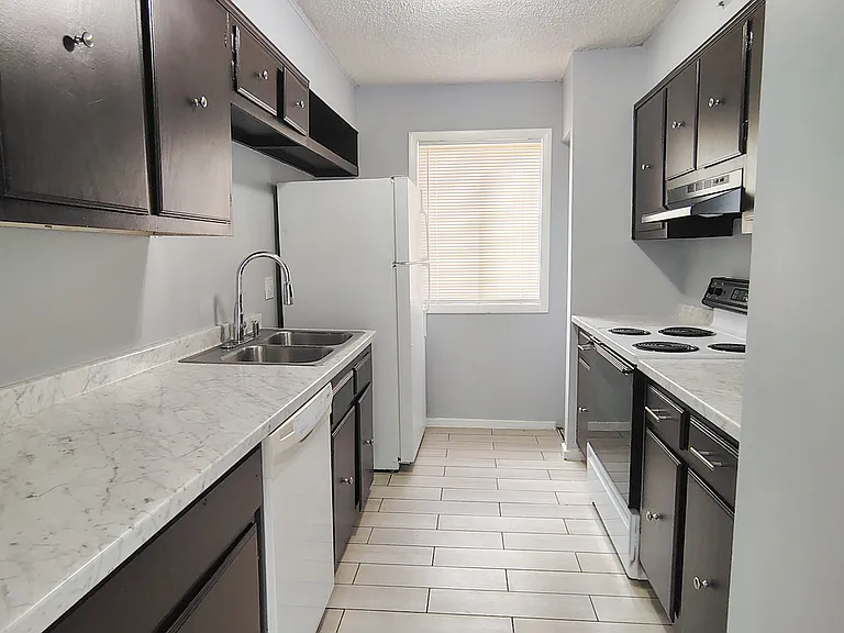 1208 Bush River Rd #1-C12 — Photo 4