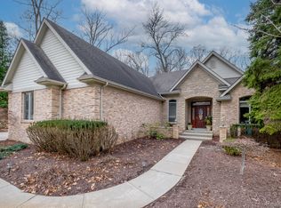 11373 Olde Wood Trl, Fenton, MI 48430