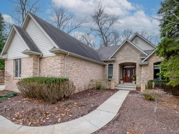 11373 Olde Wood Trl, Fenton, MI 48430