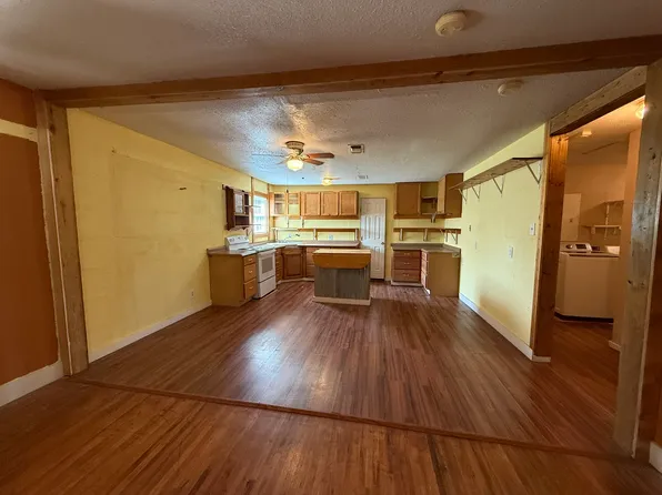2204 Daniels Dr, Joshua, TX 76058