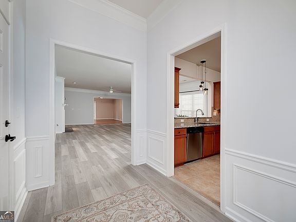 4th image of 700 Butter Cup Dr