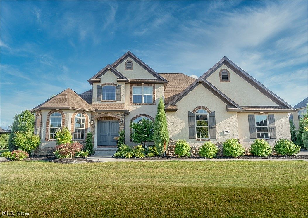 2524 Clydesdale St NW, North Canton, OH 44720 Zillow